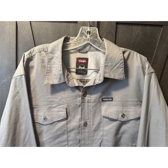 Wrangler Outdoor Series Regular Fit Mens XL Button Up Shirt Gray Long Sleeve EUC - Picture 2 of 7